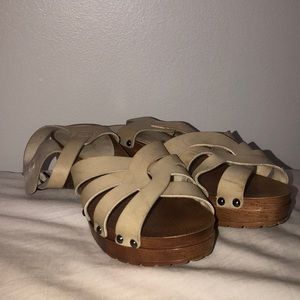 Platform wooden clog size 9